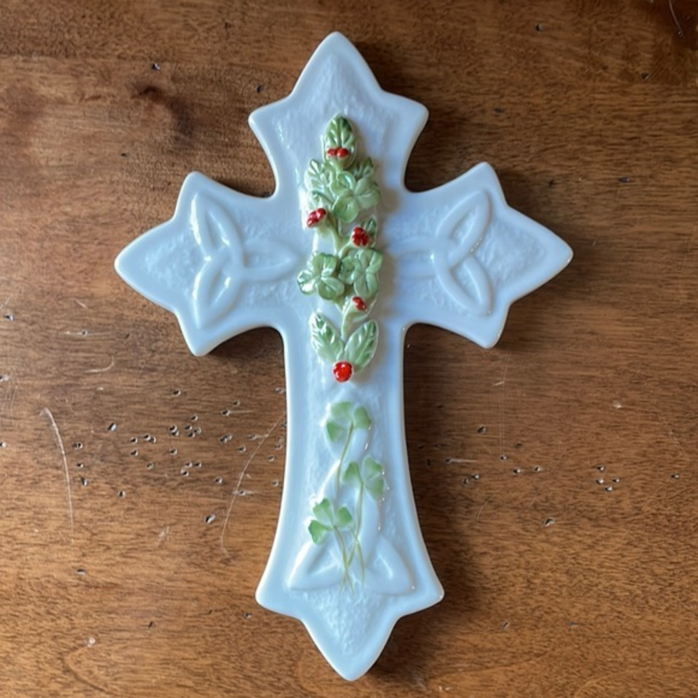 Belleek‎ NIB Irish China Holy & Shamrock Flowered Cross Wall Hanging Collectible